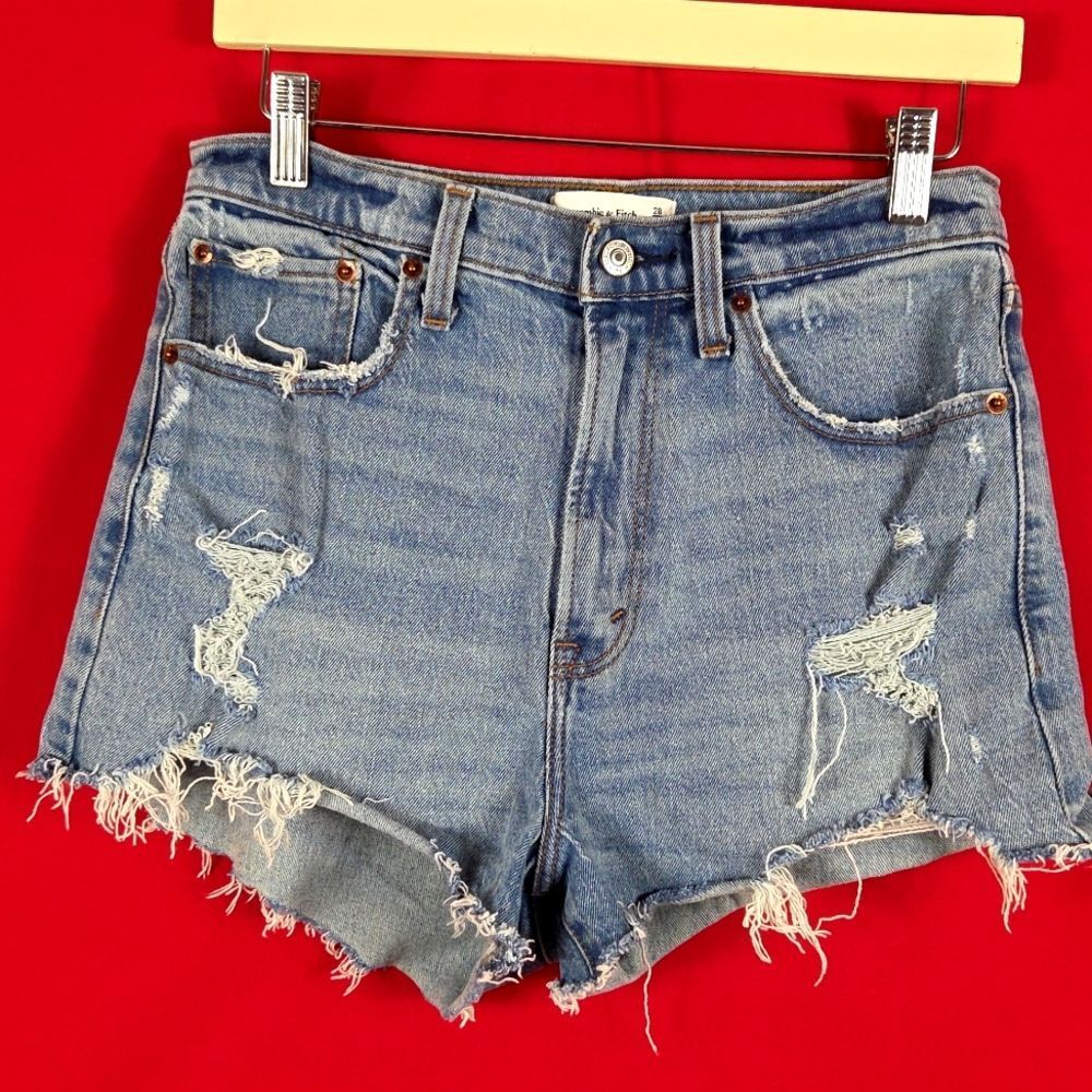 ABERCROMBIE & FITCH High Rise Mom Shorts Curve‎ Love Distressed Womens Size 28/6
